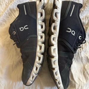 On Cloud womens black running Shoes size 7.5